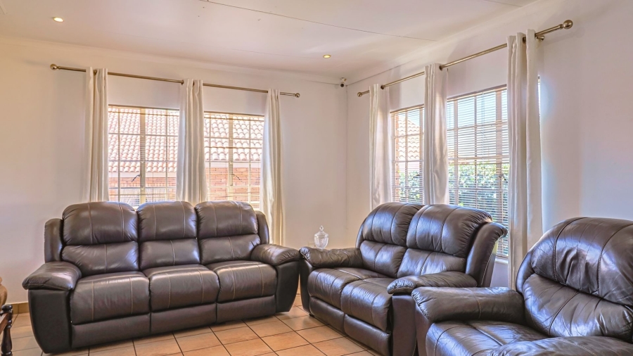 3 Bedroom Property for Sale in Safari Gardens North West